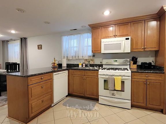 5th image of 5710 N Richmond St #G