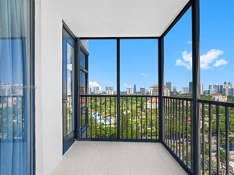 20100 W Country Club Dr #Penthouse 09 — Photo 26