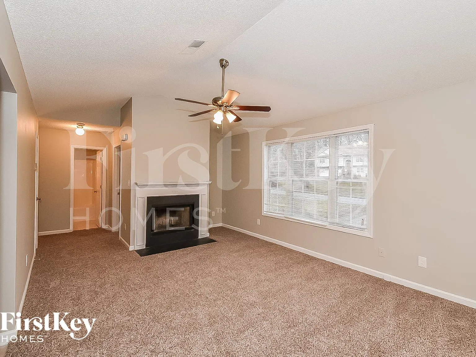3 bed, 3.0 bath, 1700 sqft, $2,185 — Photo 2