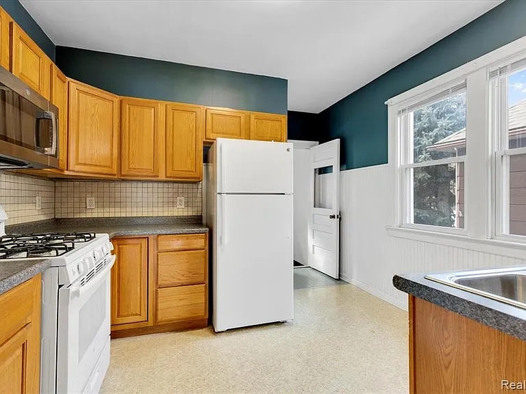 1413 Wayburn St — Photo 9