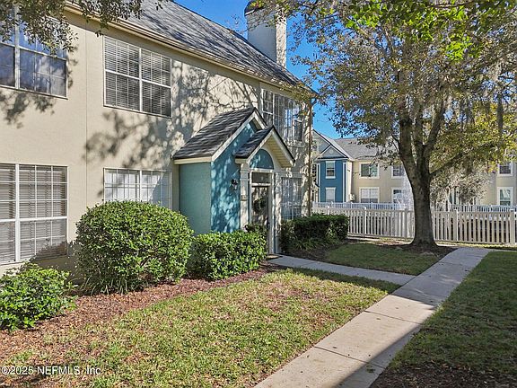 2nd image of 13700 RICHMOND PARK Drive N #1207