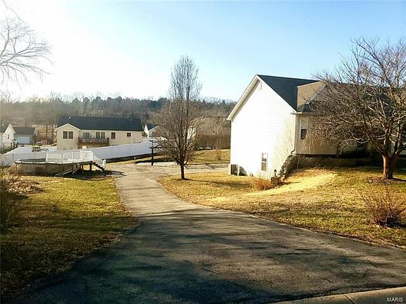 3rd image of 661 Lindsey Dr