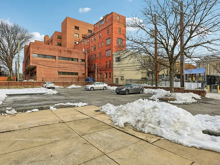 Peabody Apartments — Photo 34