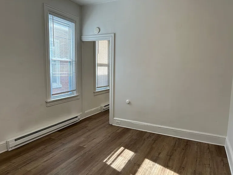 126 1/2 E Lemon St — Photo 12