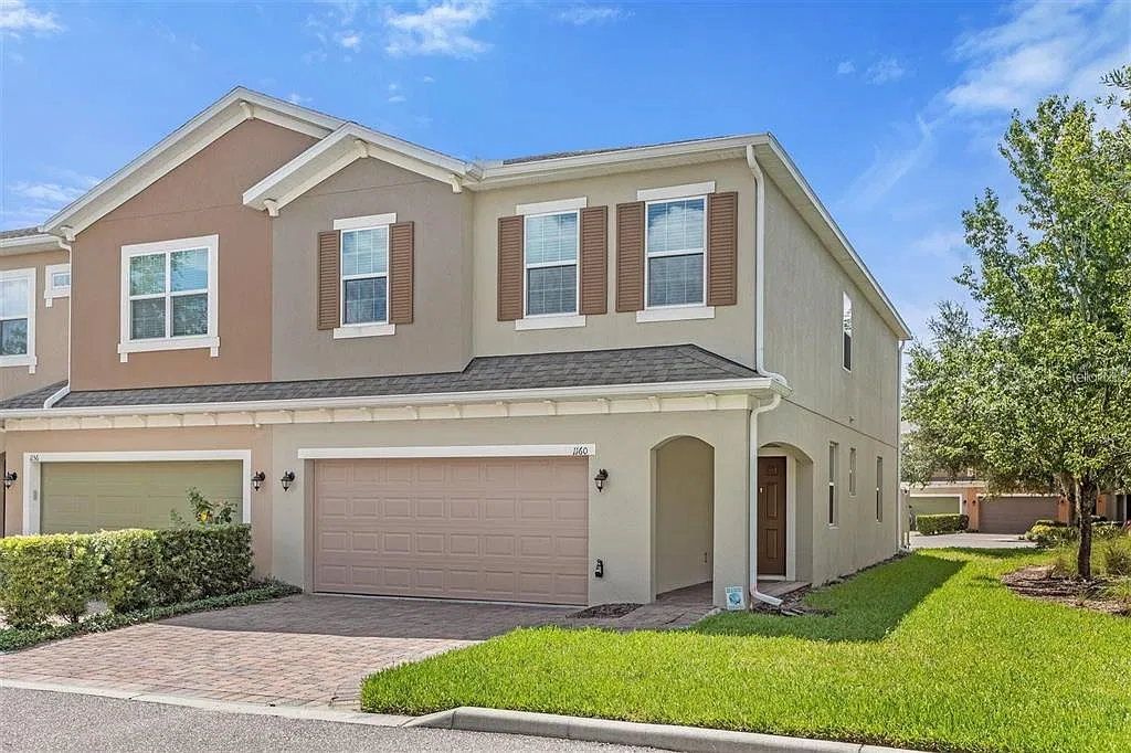 3 bed, 2.5 bath, 2064 sqft, $2,500 — Photo 1