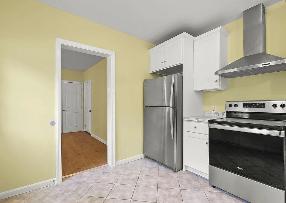 10 Cottage St #10