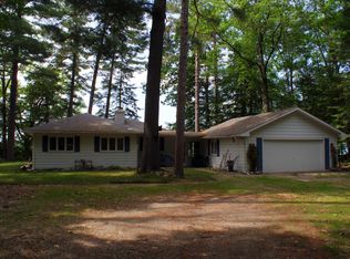 966 Rivers End Dr, Indian River, MI 49749