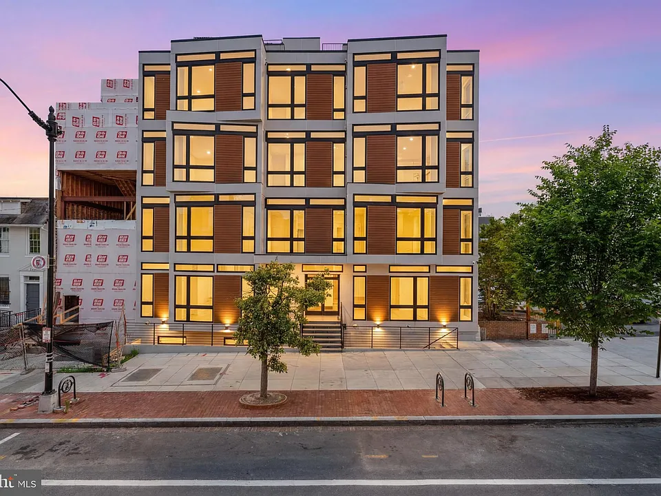 710 Kennedy St NW #10