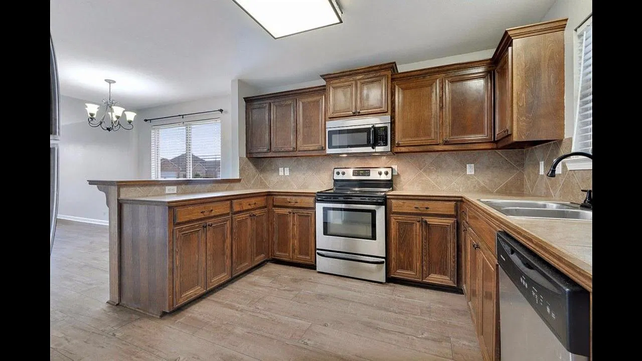 3 bed, 1350 sqft, $1,800 — Photo 4