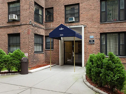 Sold by Sotheby's International Realty | media 10