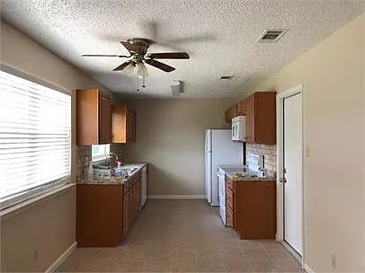 2306 Hunt Dr — Photo 4