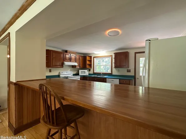 39 Watson Rd, Hinsdale, MA 01235