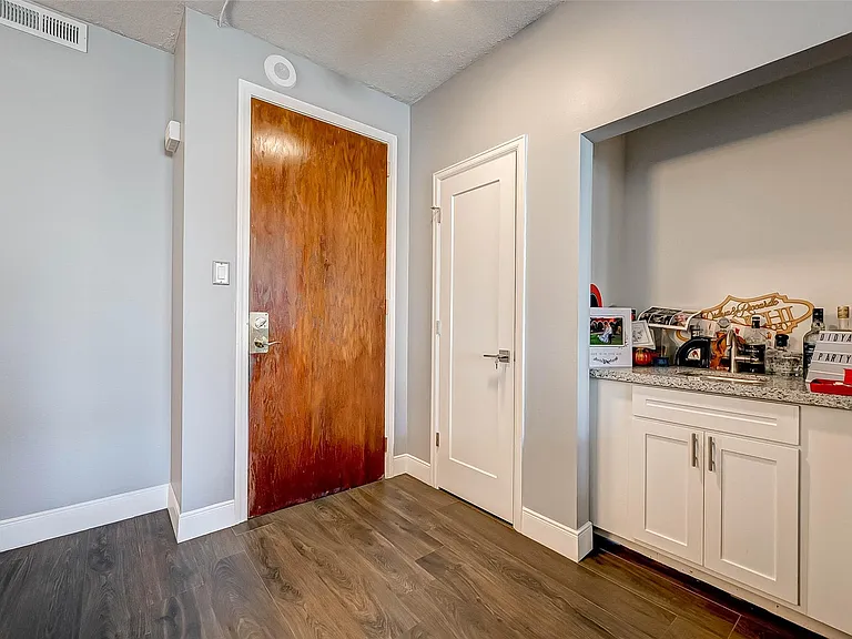 5150 Hidalgo St #402 — Photo 19