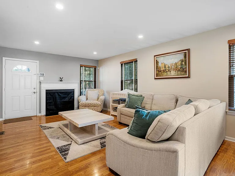 81 Kirkwood Dr — Photo 7