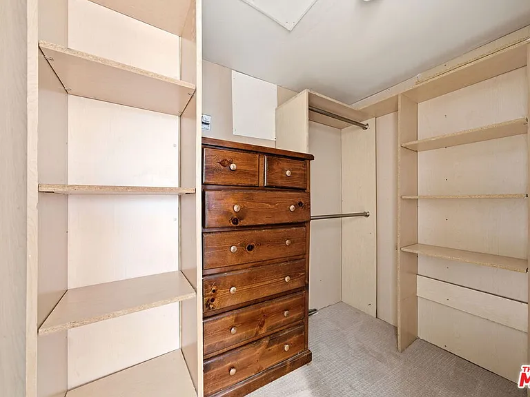 10660 Wilshire Blvd #805 — Photo 47