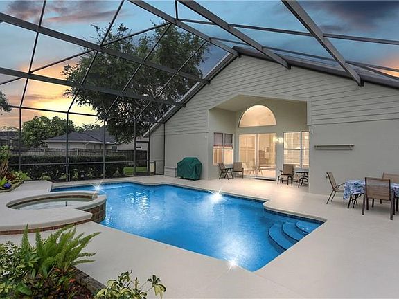 Sparkling Pool & Spa Oasis!