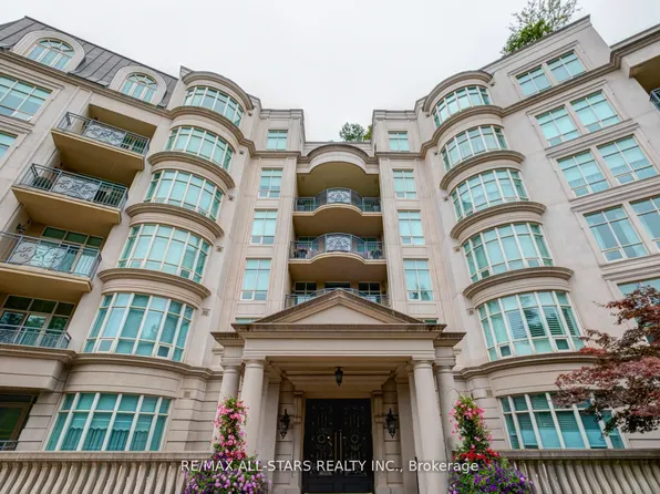 7071 Bayview Ave #211, Markham, ON L3T 7Y8