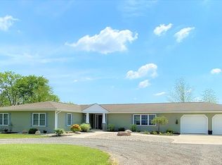 15207 Comer Rd, Fort Wayne, IN 46819