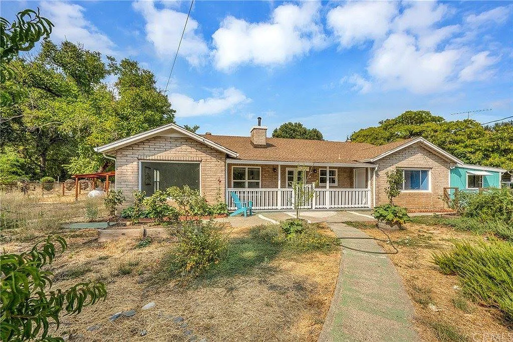 570 Clover Dr photo 1