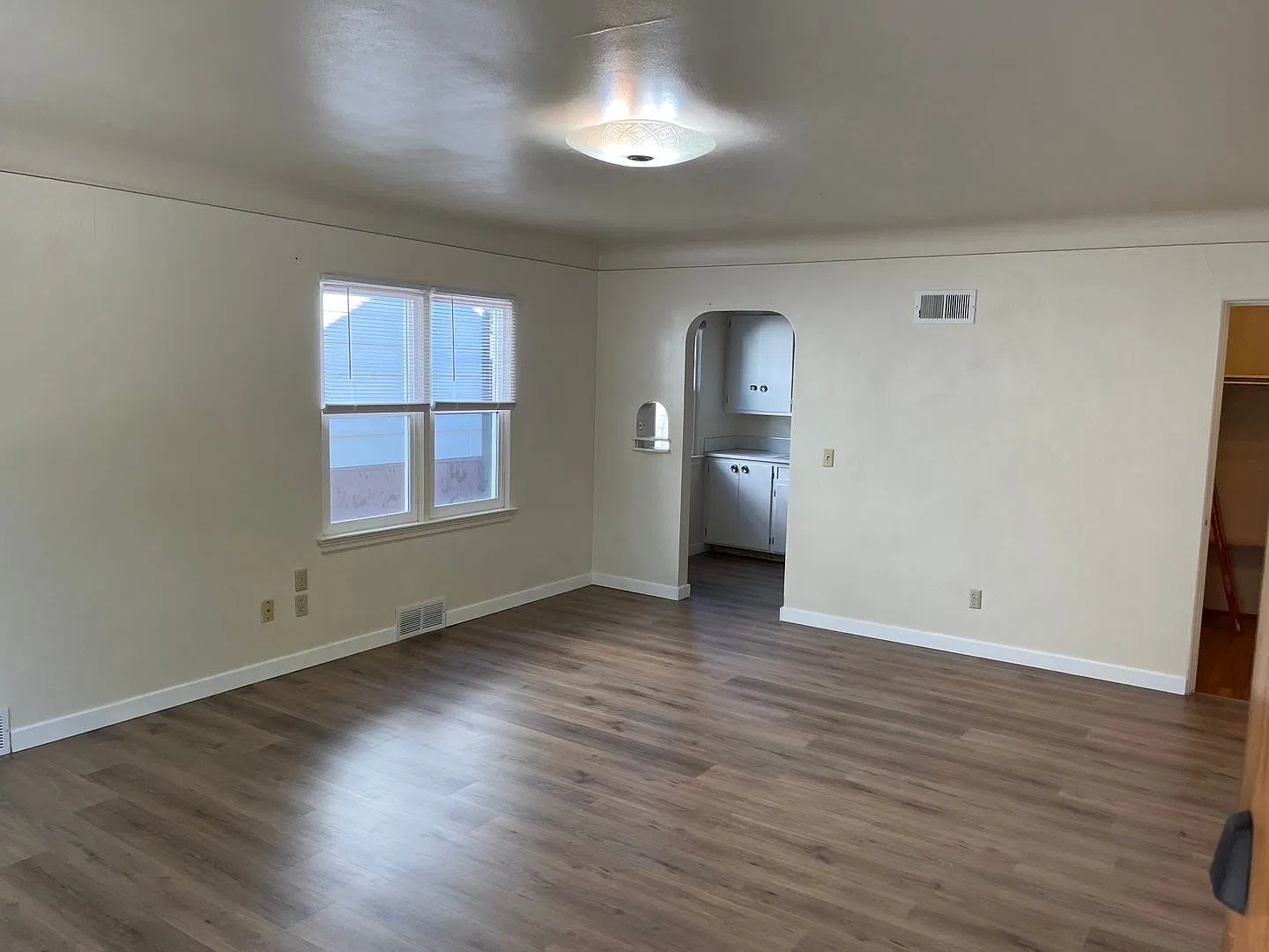 729 Avenue B — Photo 3