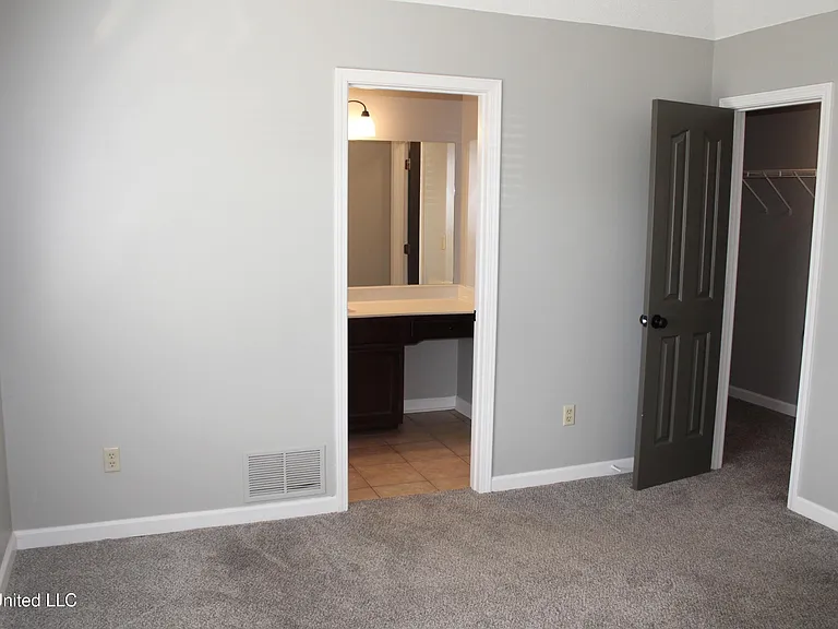 6849 Dogwood Mnr W — Photo 16