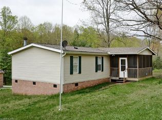 33 Sandy Hill Ln, Hendersonville, NC 28792