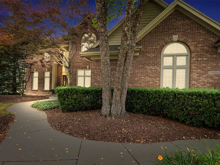 24084 Westmont Dr — Photo 51