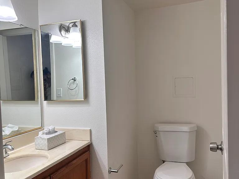 108 W Maple St #23 — Photo 8