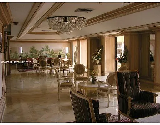 Building Photo - 6039 Collins Ave #537