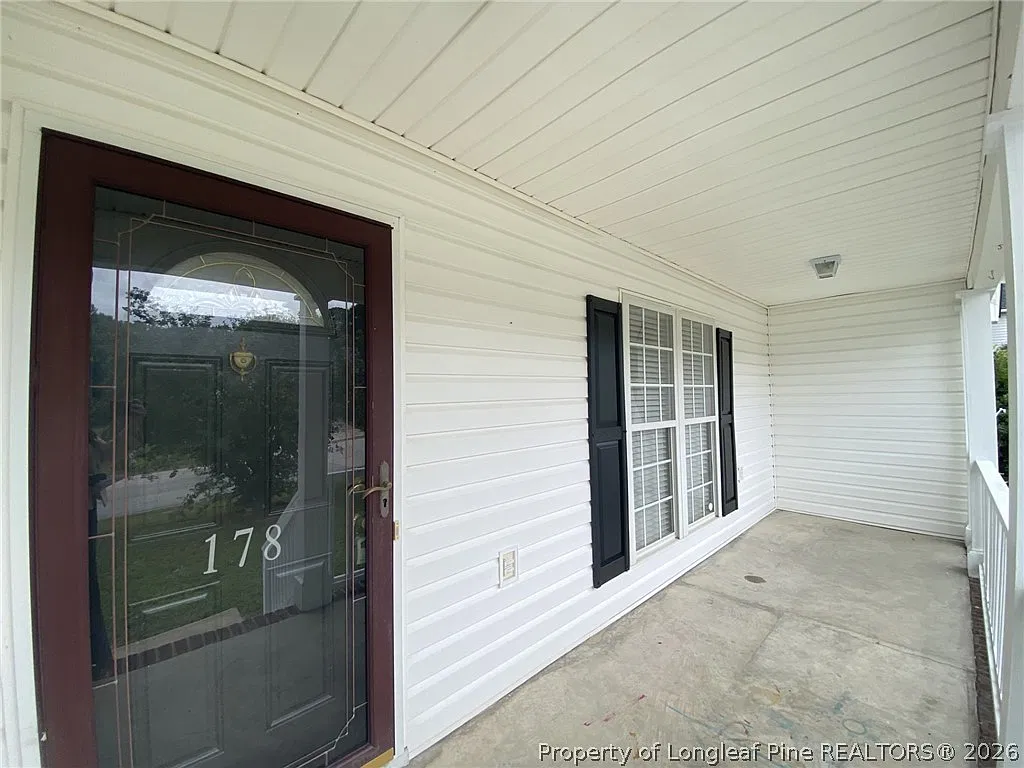 3 bed, 2.0 bath, 1386 sqft, $1,800 — Photo 2