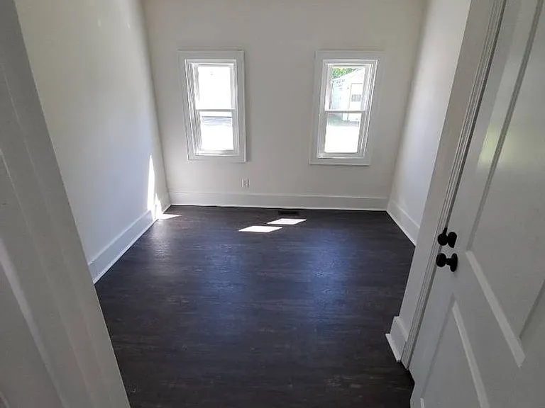 4309 Gifford Ave — Photo 43
