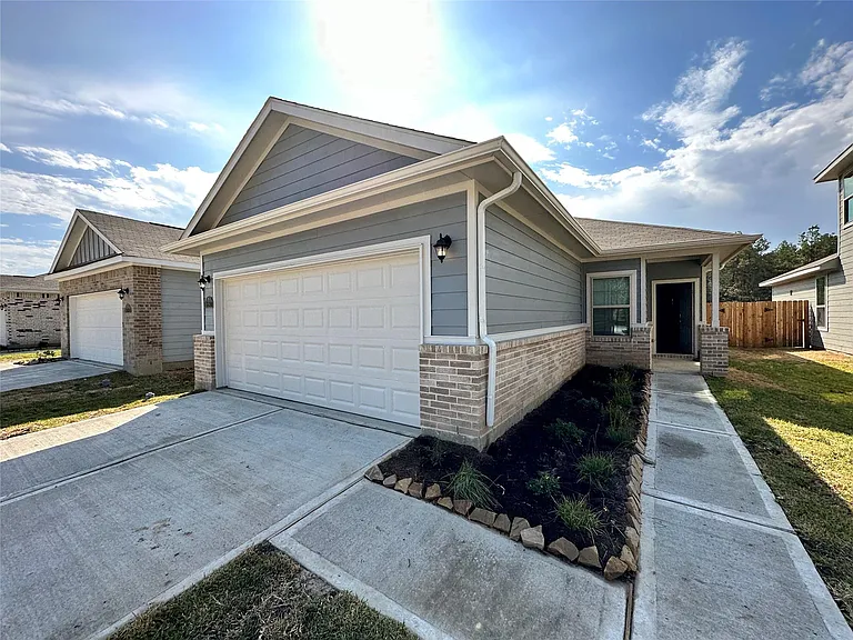 16580 Moss Ln — Photo 1