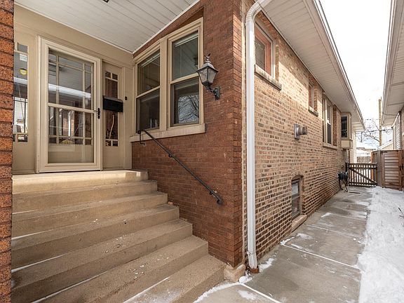 3rd image of 806 Hayes Ave