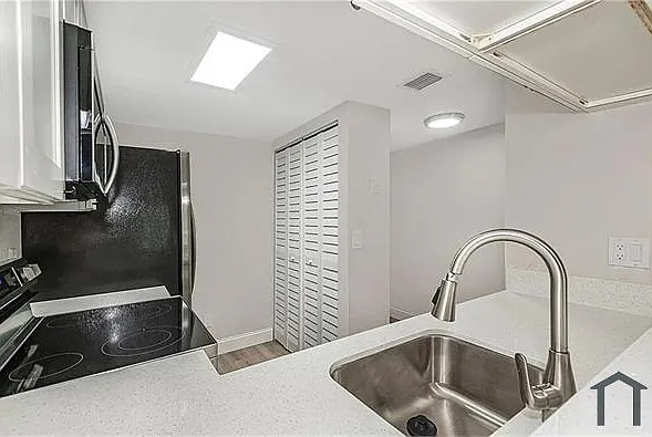 11502 NW 43rd Ct — Photo 7