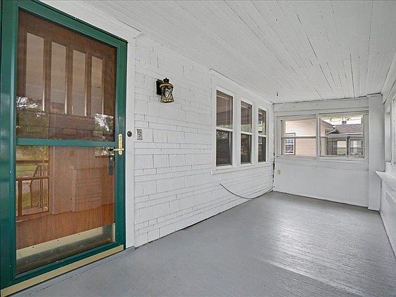 3rd image of 111 34th St NE