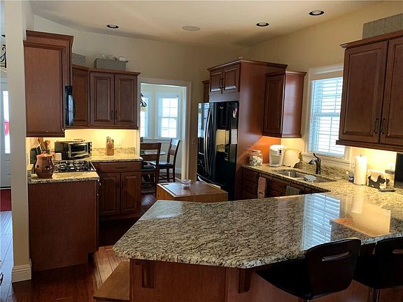 3rd image of 675 Sun Valley Ct #33