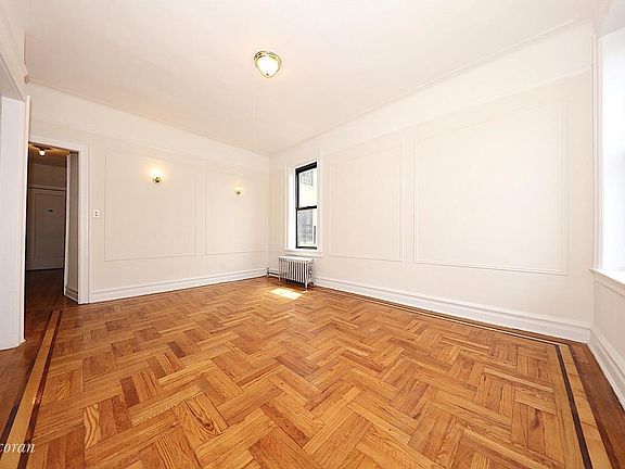 3rd image of 3150 33rd St APT 4c