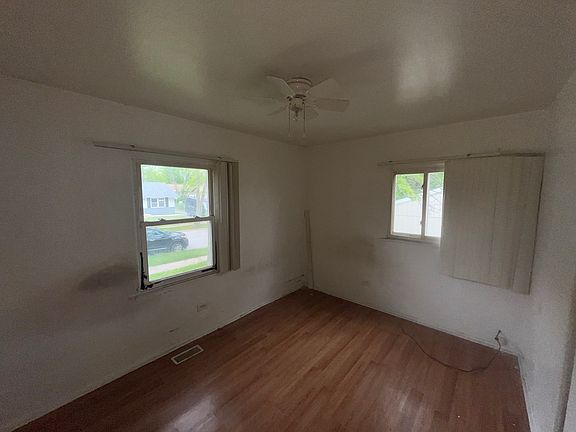 3rd image of 4247 Greenbrier Ln