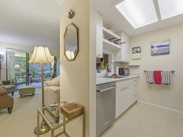 3184 Mountain Hwy, North Vancouver, BC V7K 2H5