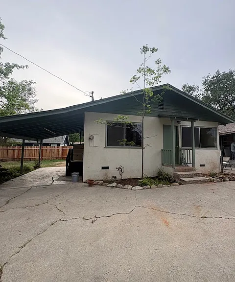 601 E Oak St #B — Photo 1