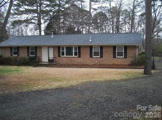 310 Cedarwood Ln, Matthews, NC 28104