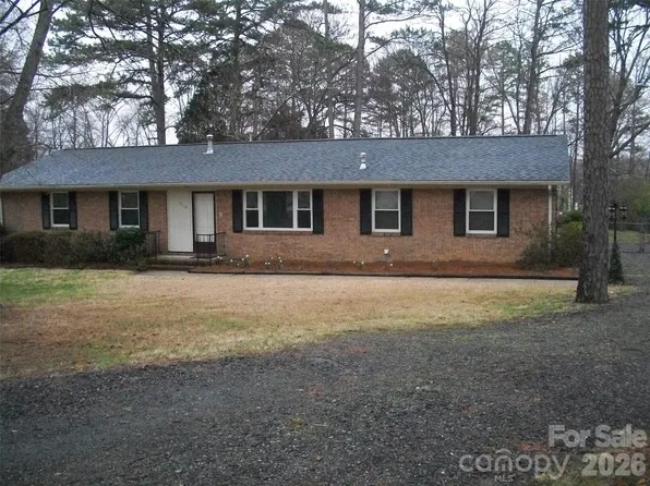310 Cedarwood Ln, Matthews, NC 28104
