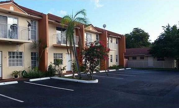 2nd image of 2050 NE 140th St APT 18