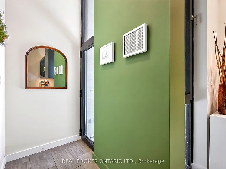 90A S Kingsway Way — Photo 3