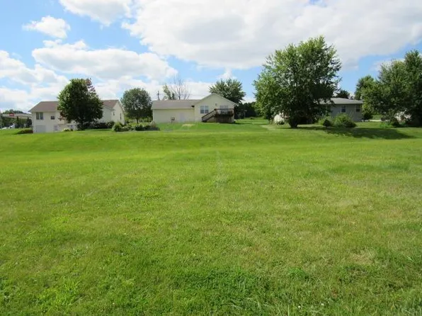 108 5th Avenue Ct, Coggon, IA 52218