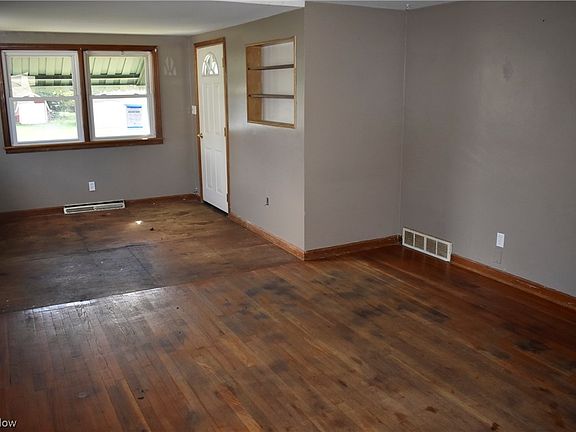 4th image of 342 Plymouth Ave