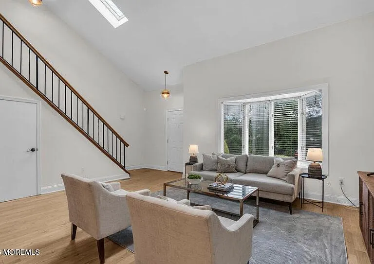8 Eunice Ln — Photo 3