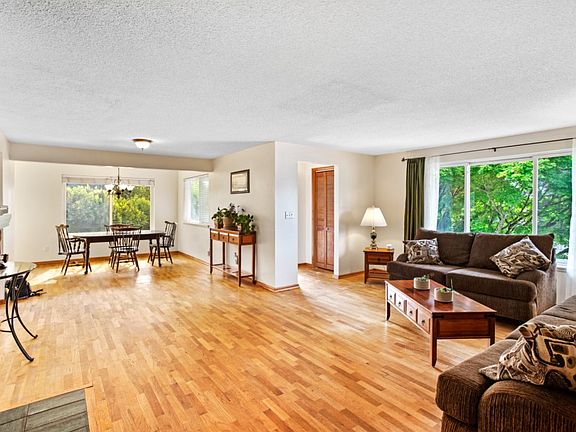 5th image of 3602 Sunset Dr W
