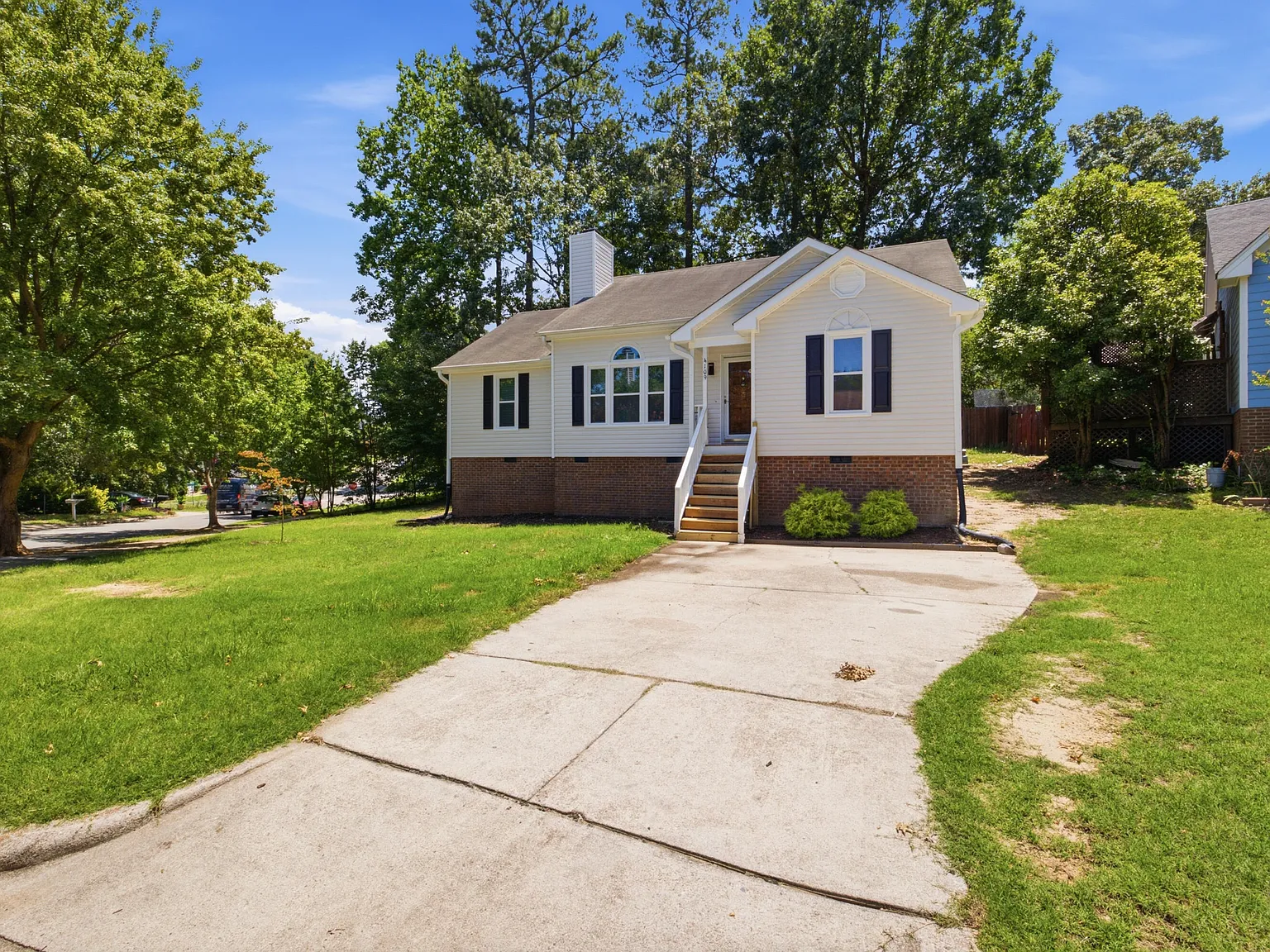 3 bed, 2.0 bath, 1360 sqft, $1,800 — Photo 3