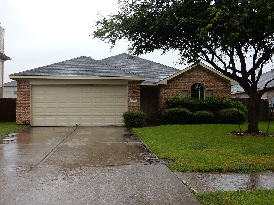 1st image of 7922 Leaning Oak Dr